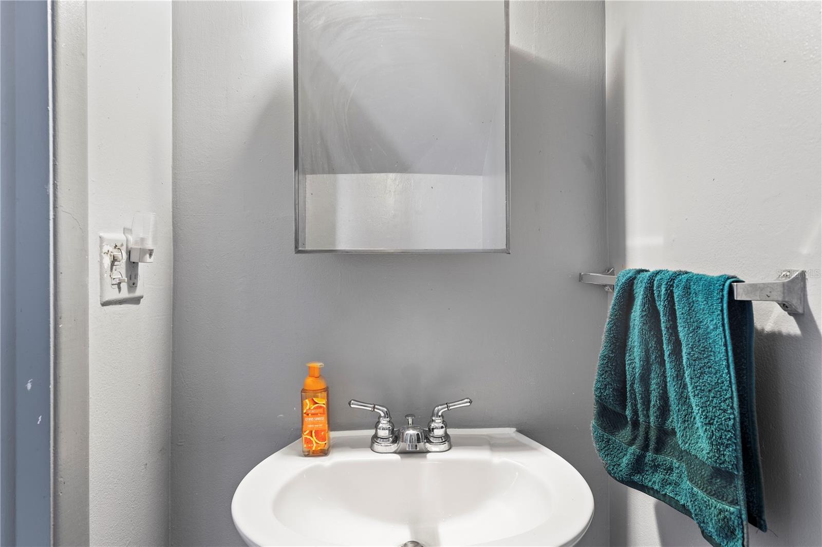 7606 WOODBRIDGE BLVD, TAMPA, FL, 33615