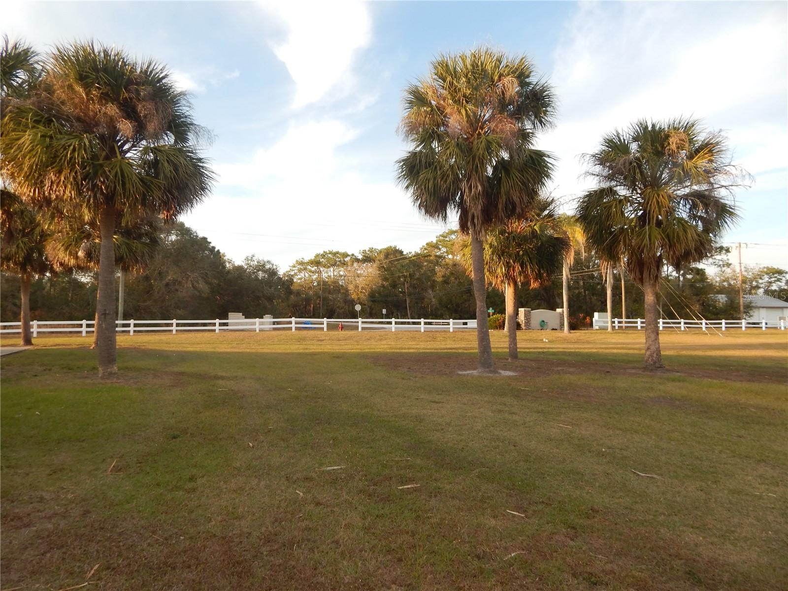 105 CLUB CIR, LAKE WALES, FL, 33854