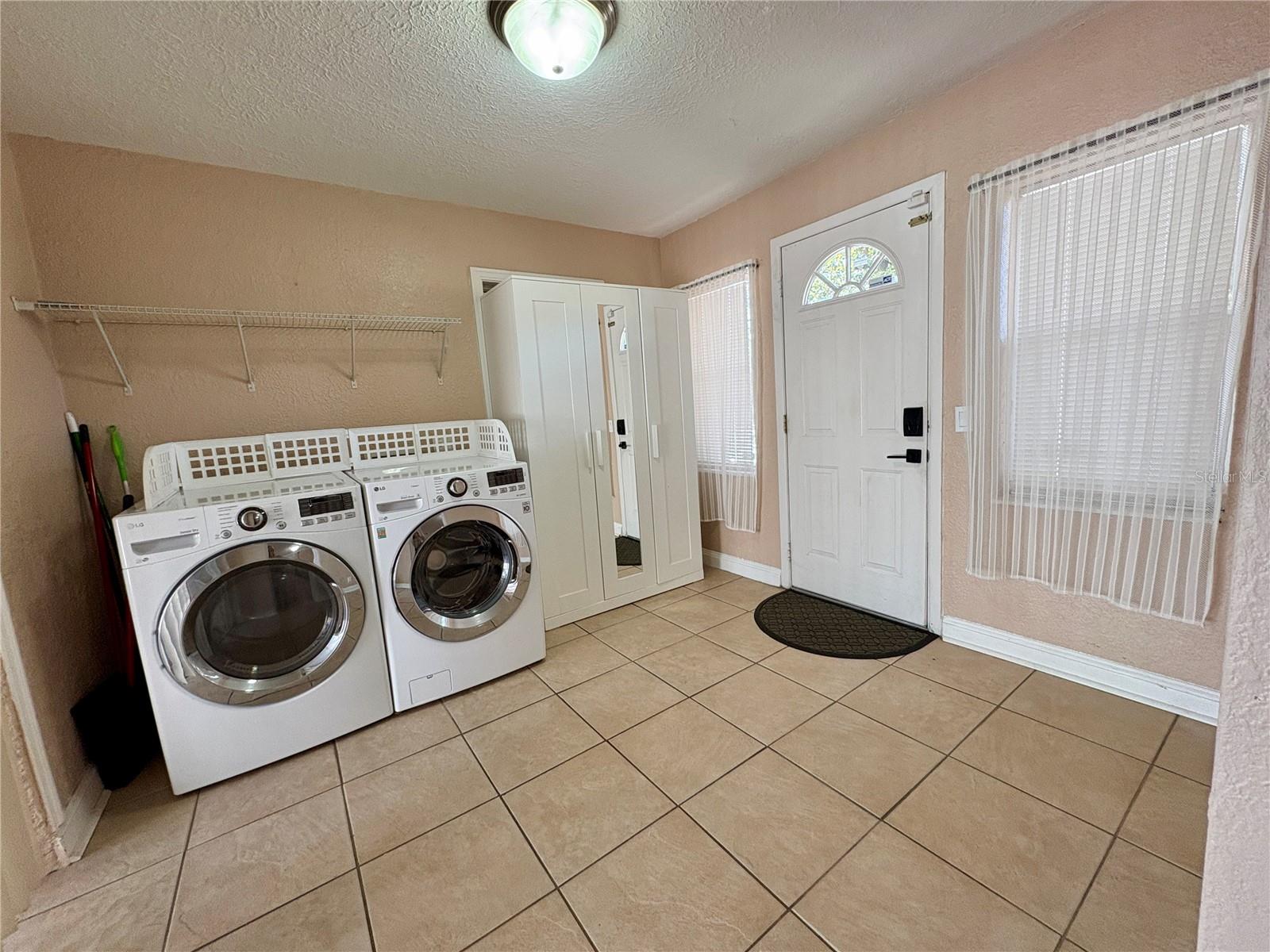 1909 N MACDILL AVE, TAMPA, FL, 33607