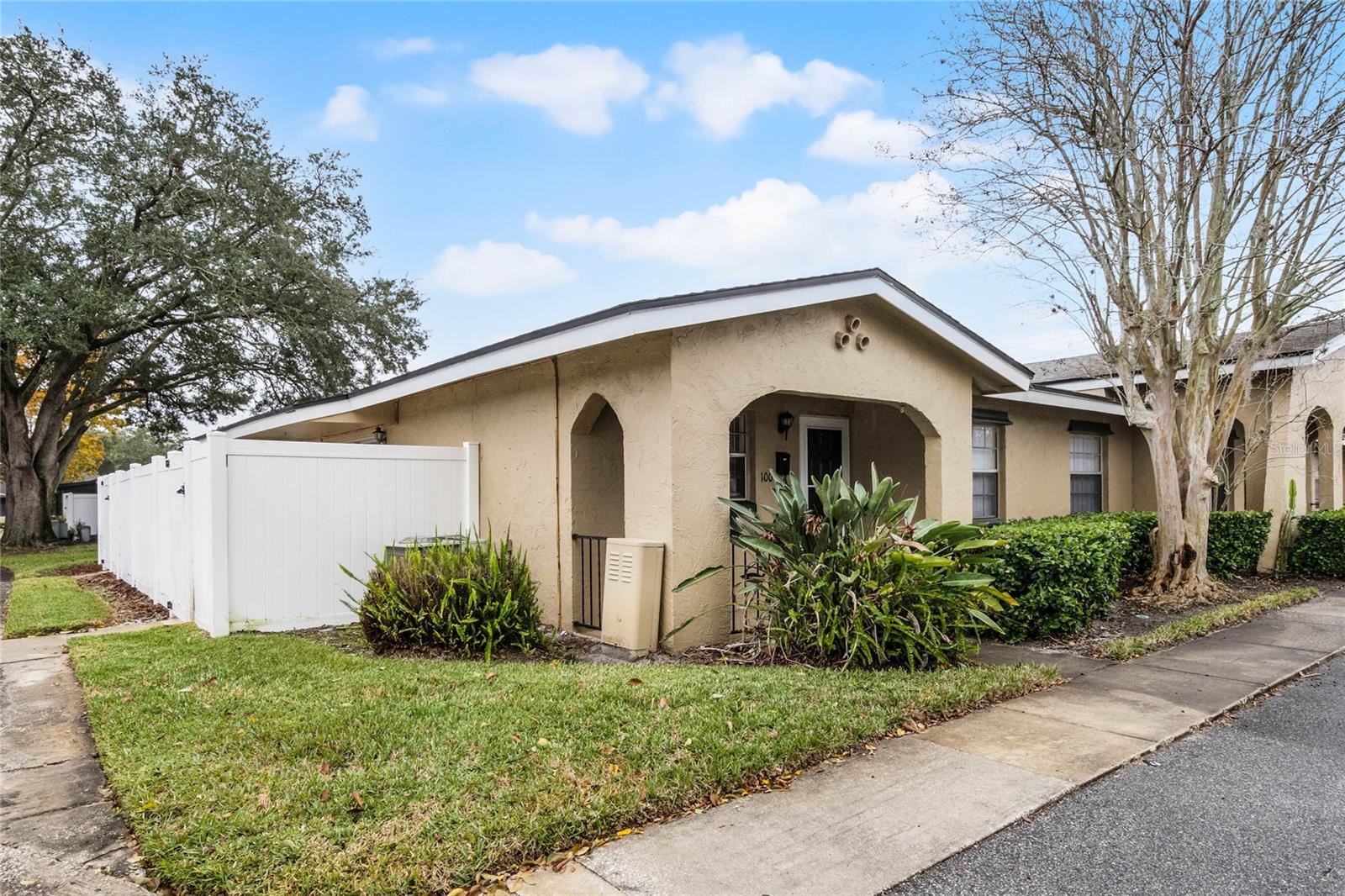 548 CASCADE CIR #100, CASSELBERRY, FL, 32707