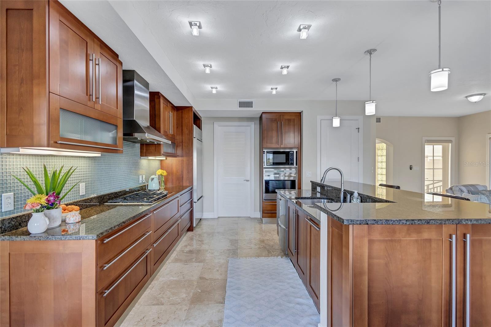 317 BEACH RD, SARASOTA, FL, 34242