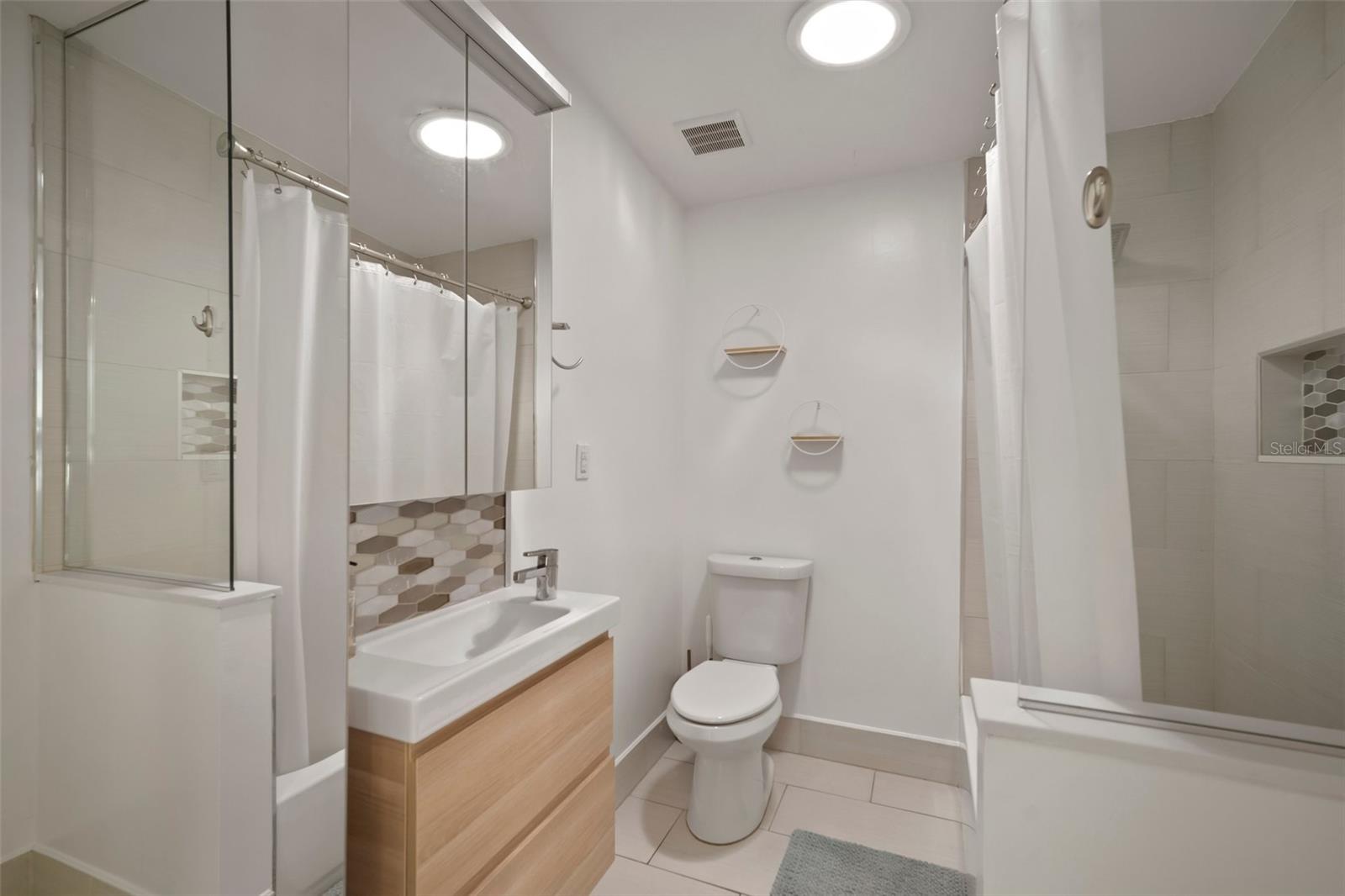 1916 E CLINTON ST, TAMPA, FL, 33610