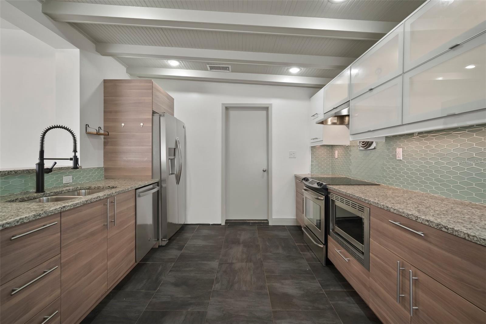 1916 E CLINTON ST, TAMPA, FL, 33610