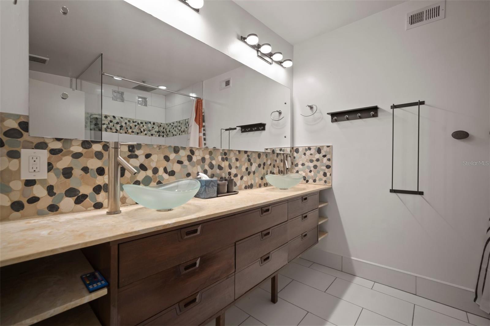 1916 E CLINTON ST, TAMPA, FL, 33610