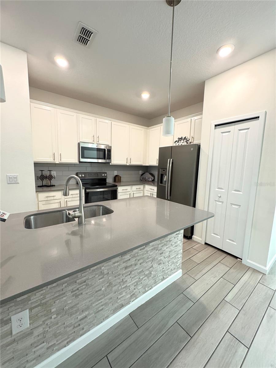 9884 RED EAGLE DR, ORLANDO, FL, 32825