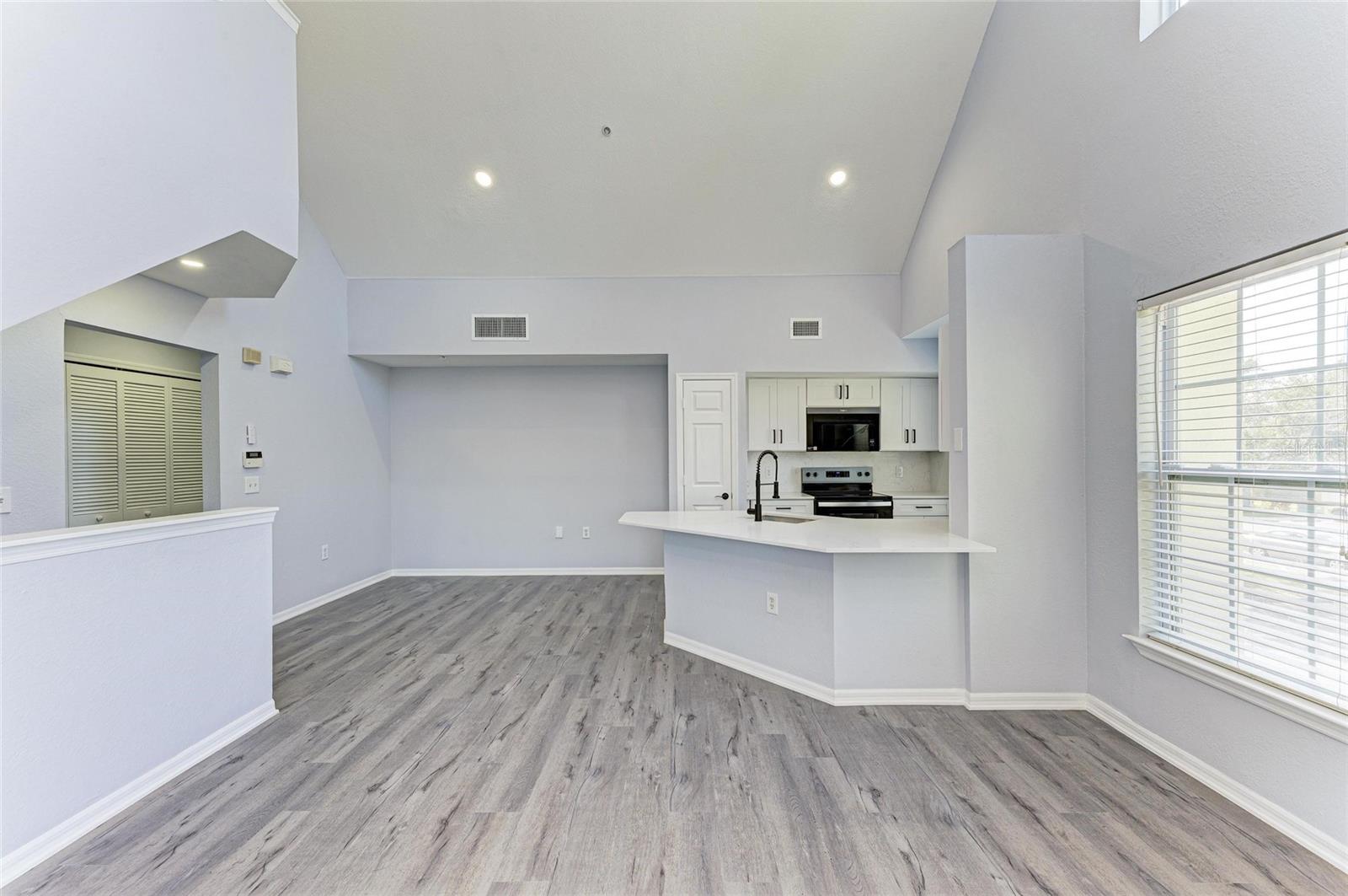 5541 ROSEHILL RD #201, SARASOTA, FL, 34233