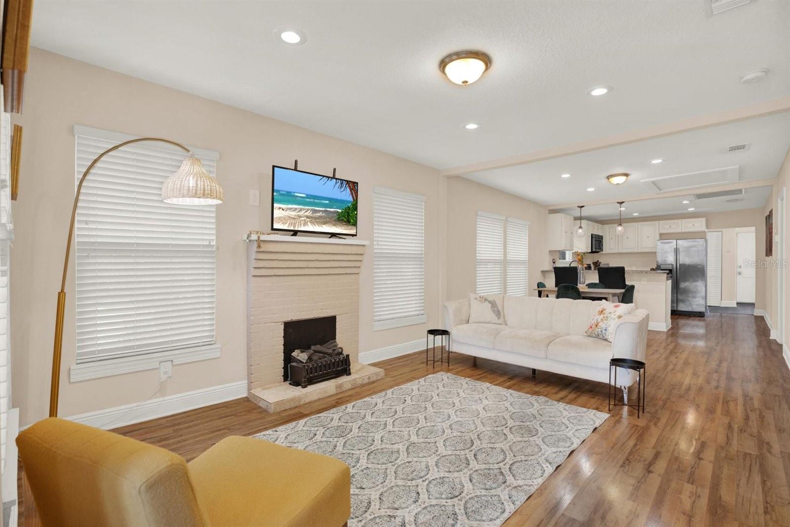 1214 E CURTIS ST, TAMPA, FL, 33603