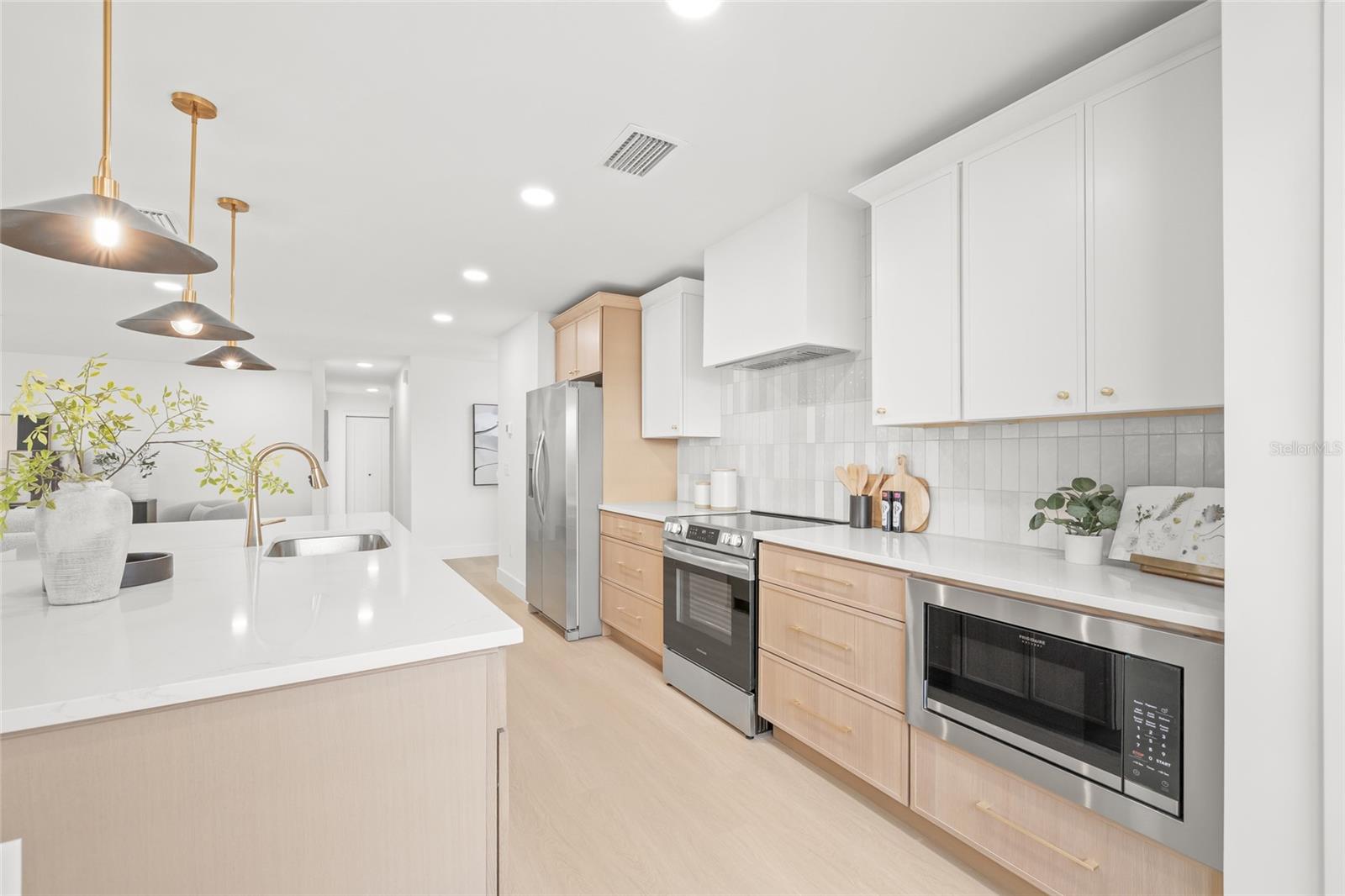 15806 SPRING CREST CIR, TAMPA, FL, 33624