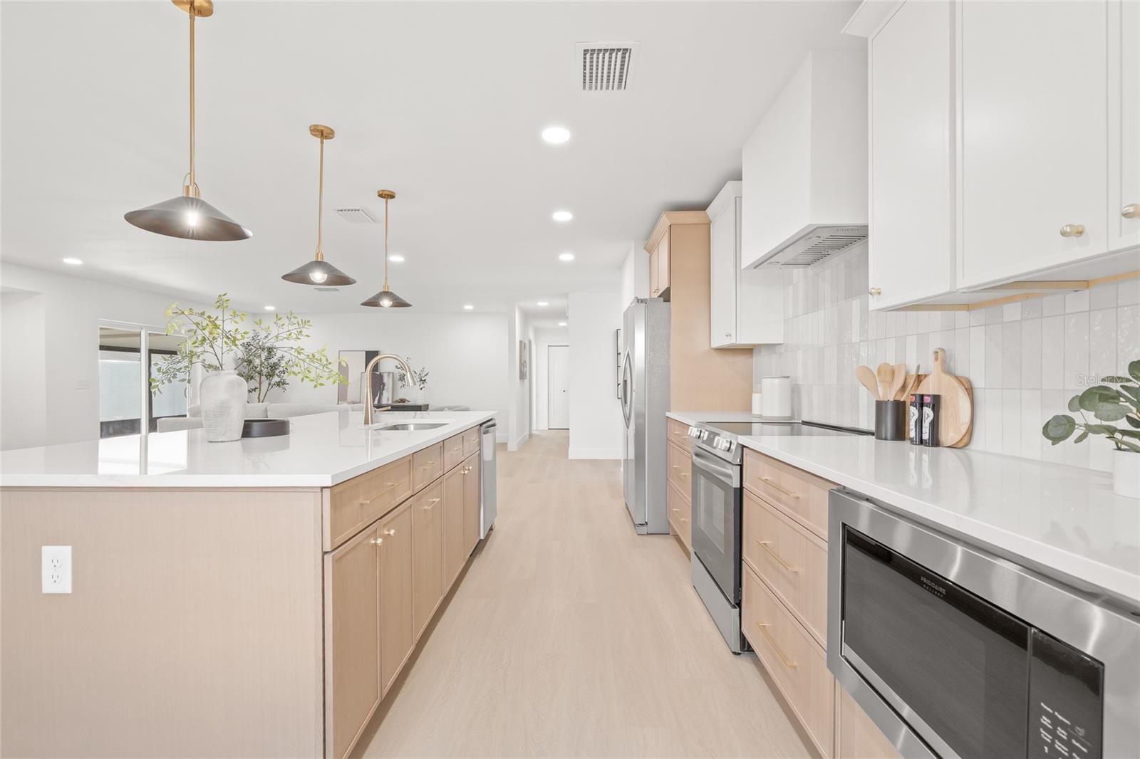 15806 SPRING CREST CIR, TAMPA, FL, 33624