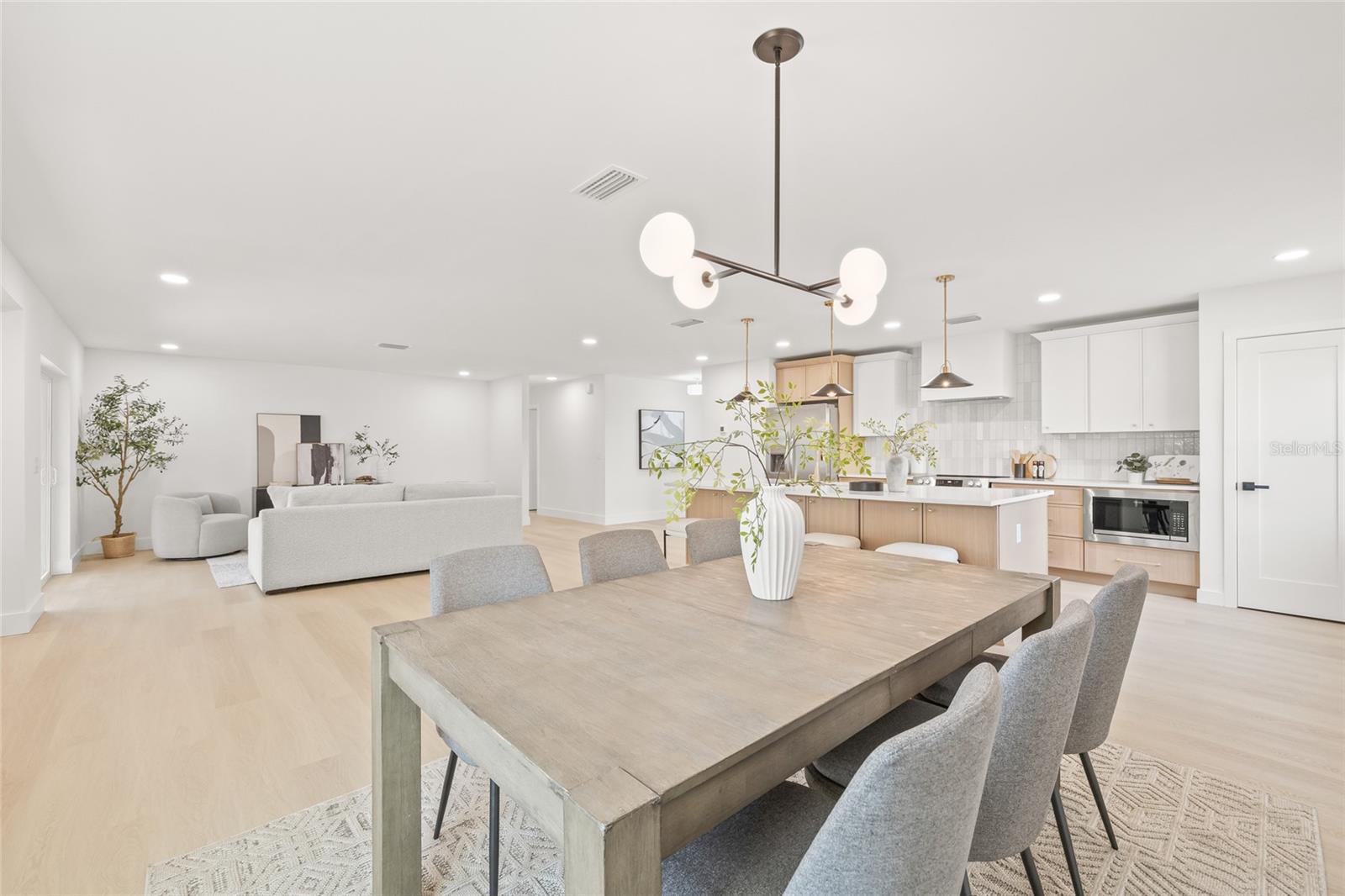 15806 SPRING CREST CIR, TAMPA, FL, 33624