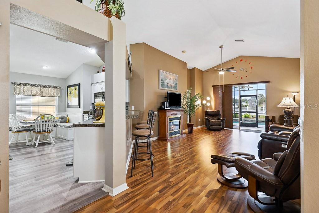 12601 LAKE VISTA DR, GIBSONTON, FL, 33534