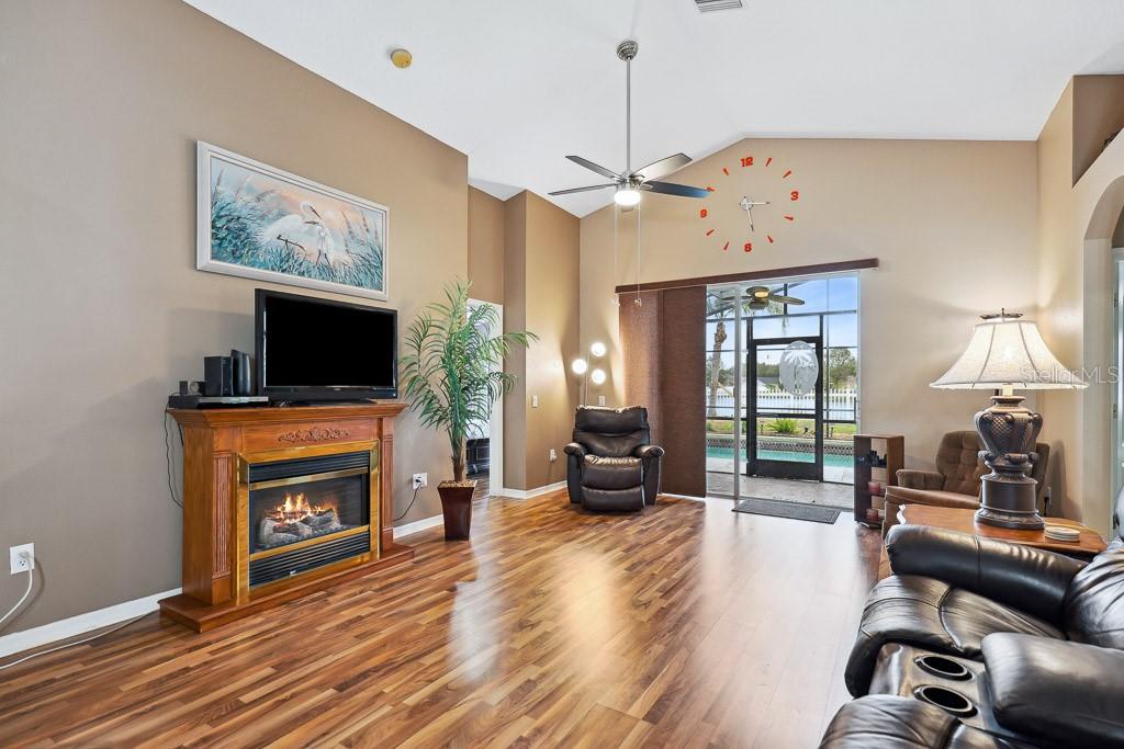 12601 LAKE VISTA DR, GIBSONTON, FL, 33534