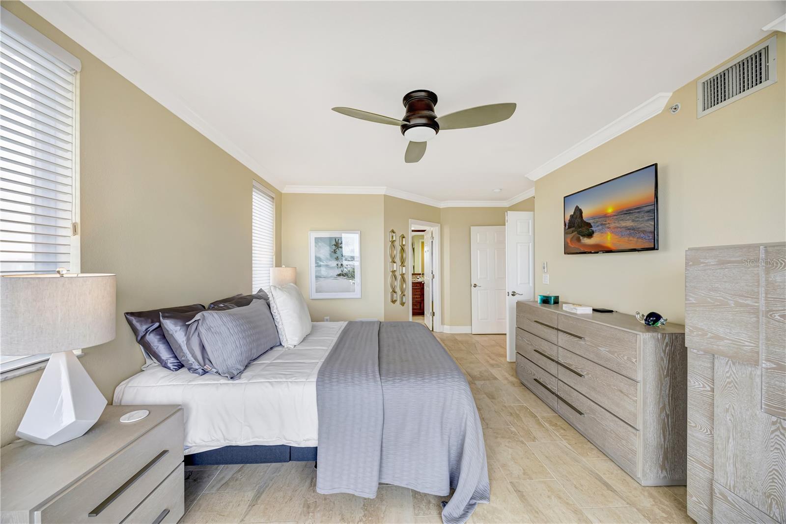 670 ISLAND WAY #802, CLEARWATER BEACH, FL, 33767