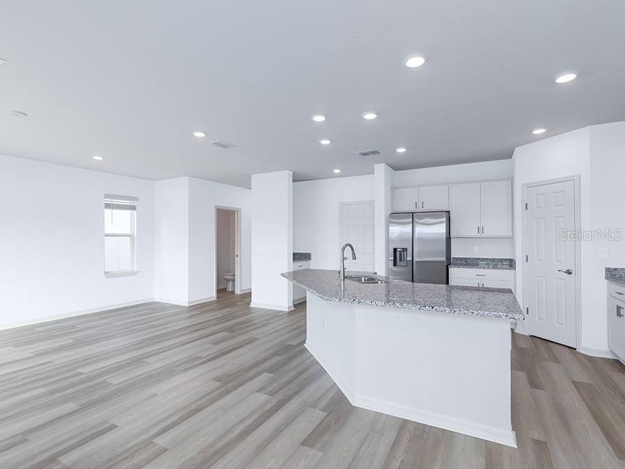 6068 BALLAST DR, WIMAUMA, FL, 33598