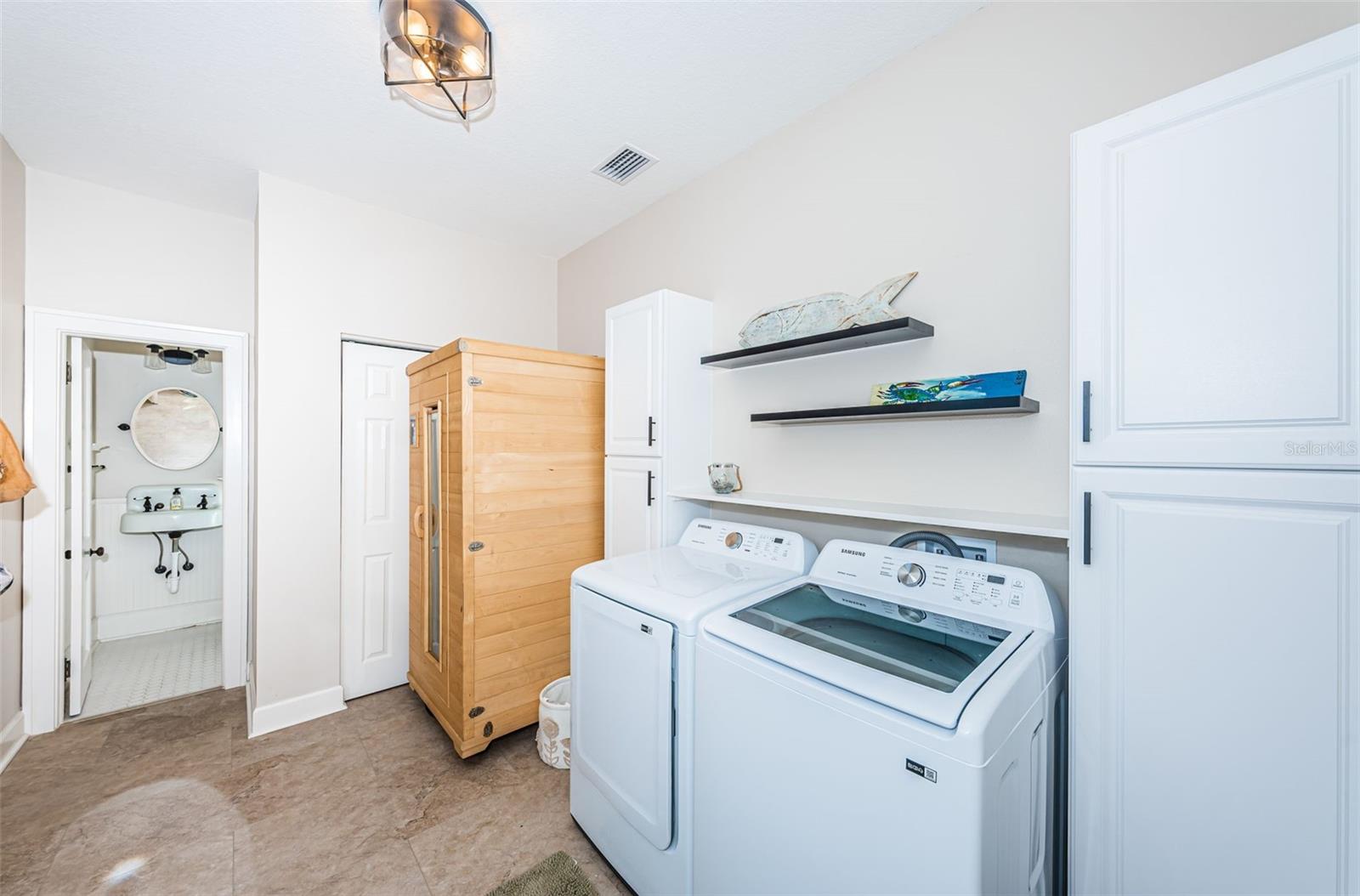 136 16TH AVE NE, ST PETERSBURG, FL, 33704