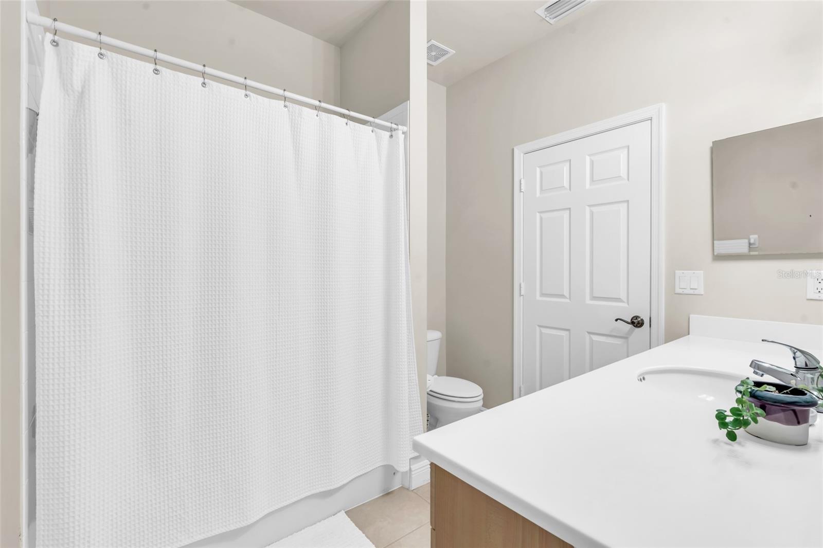 5560 BERKSHIRE DR #202, FORT MYERS, FL, 33912