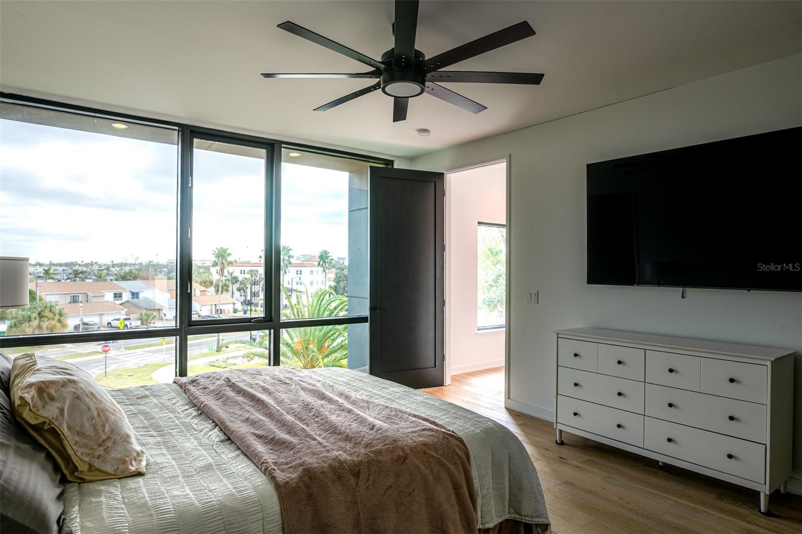 98 W DAVIS BLVD, TAMPA, FL, 33606