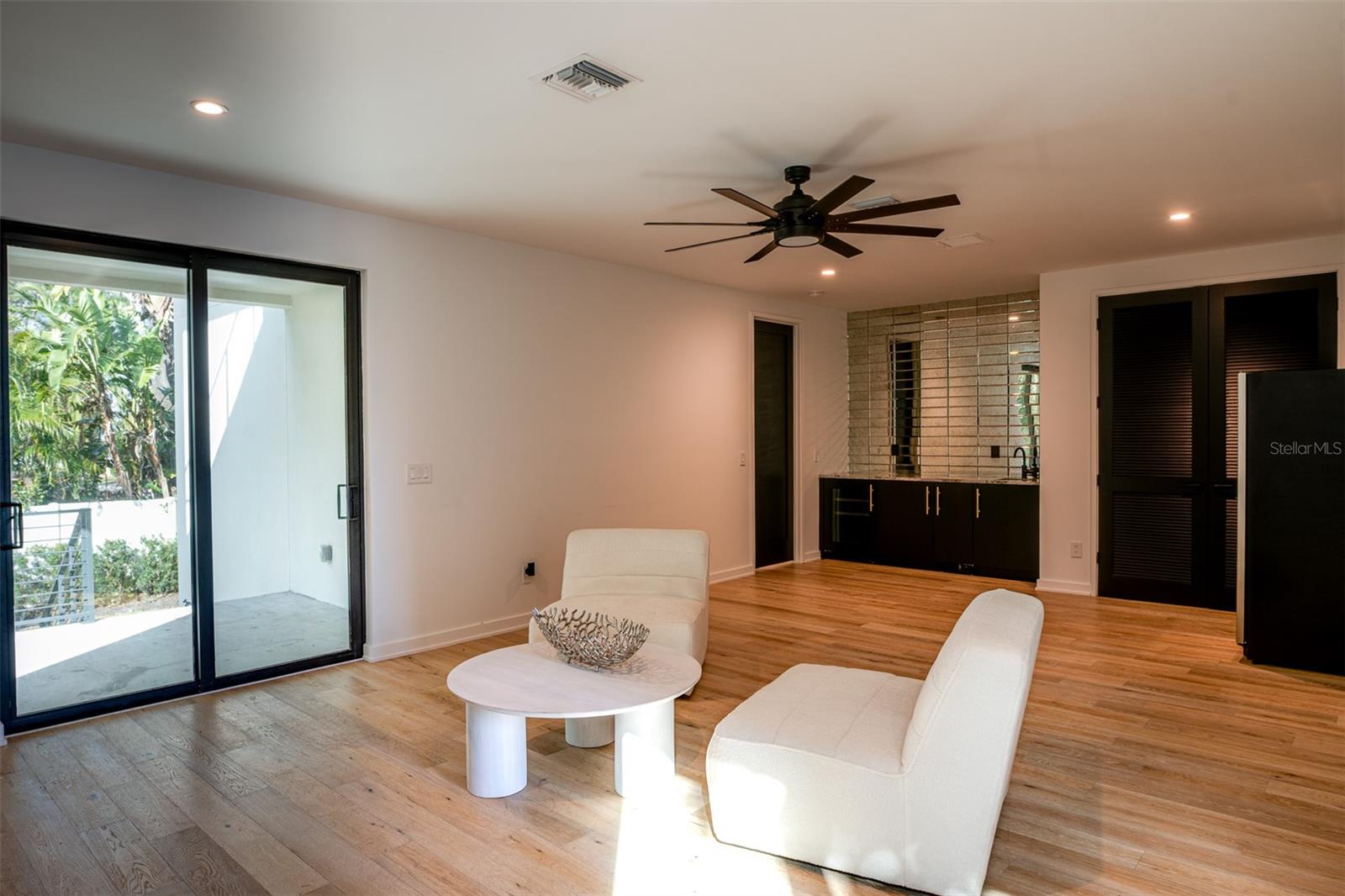 98 W DAVIS BLVD, TAMPA, FL, 33606