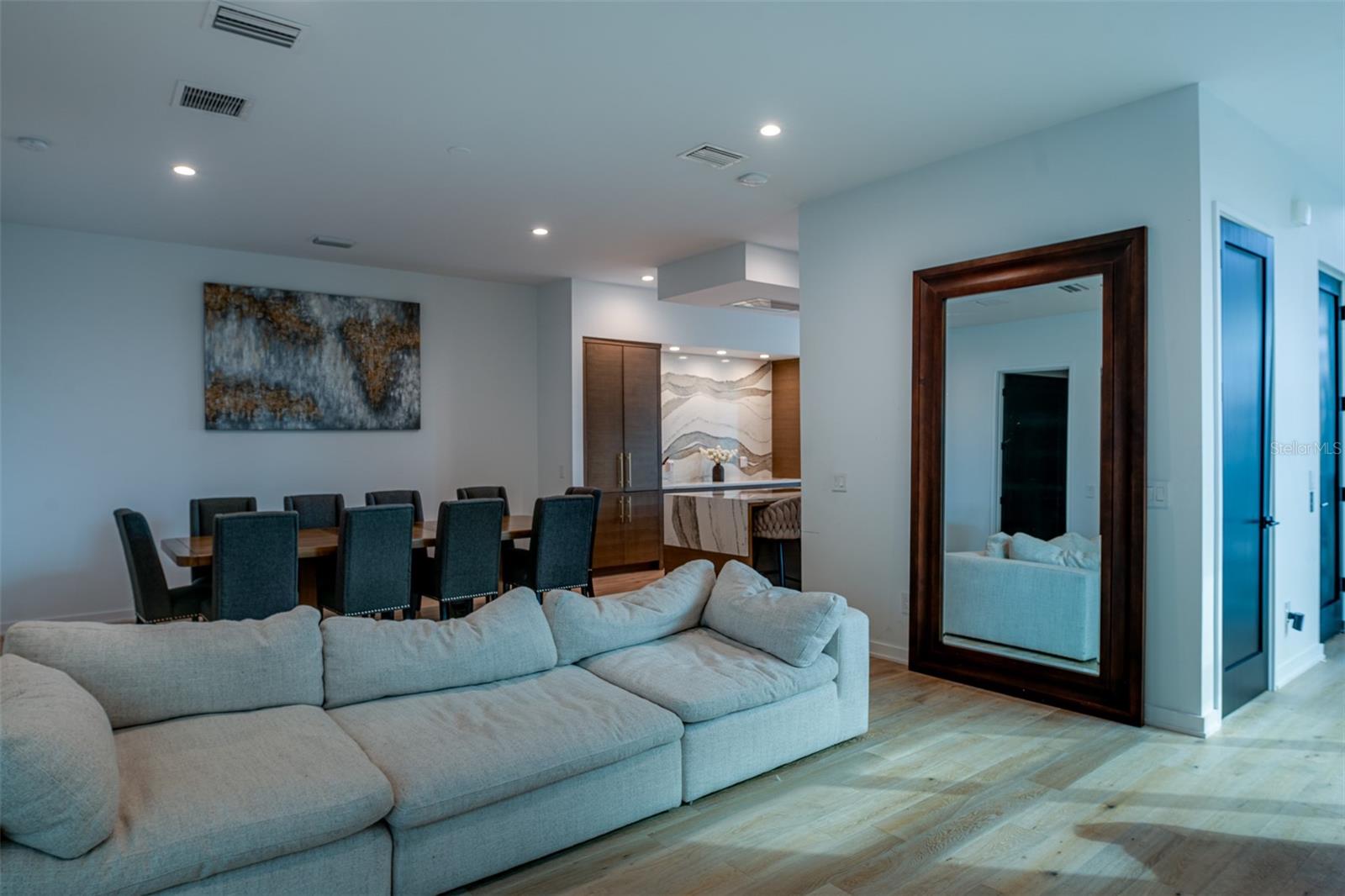 98 W DAVIS BLVD, TAMPA, FL, 33606