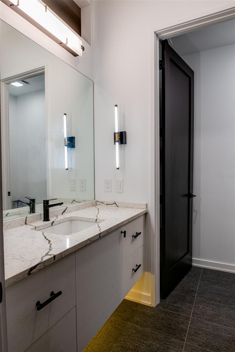 98 W DAVIS BLVD, TAMPA, FL, 33606