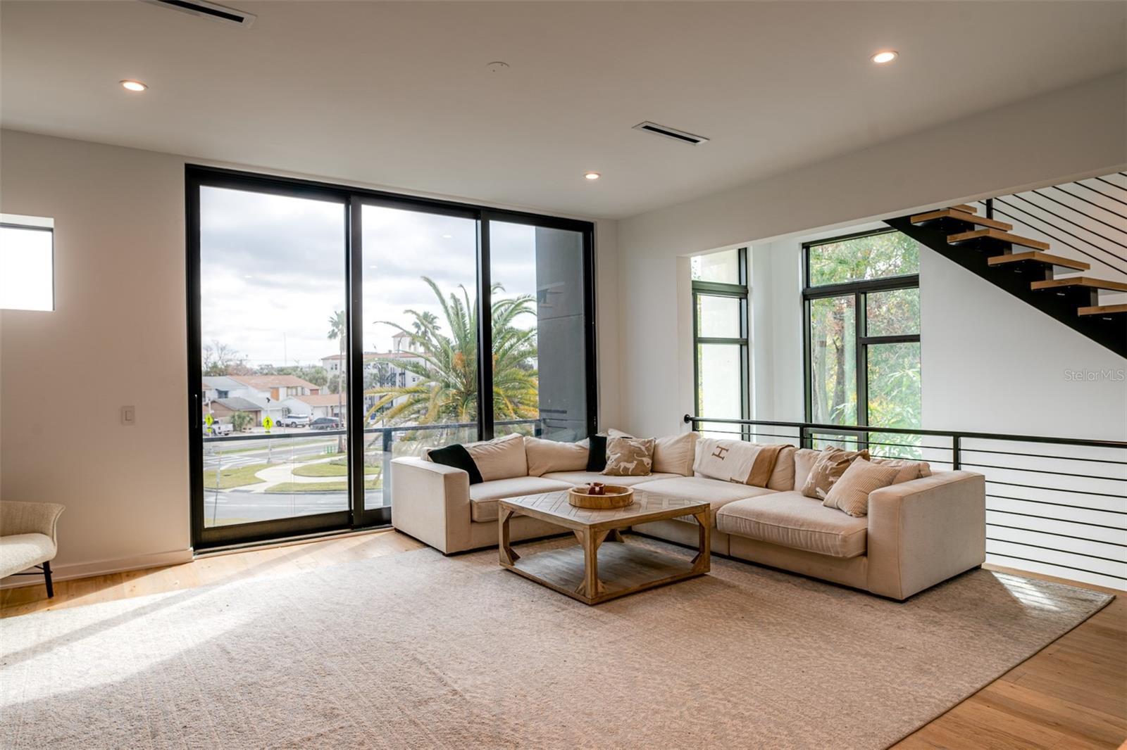 98 W DAVIS BLVD, TAMPA, FL, 33606