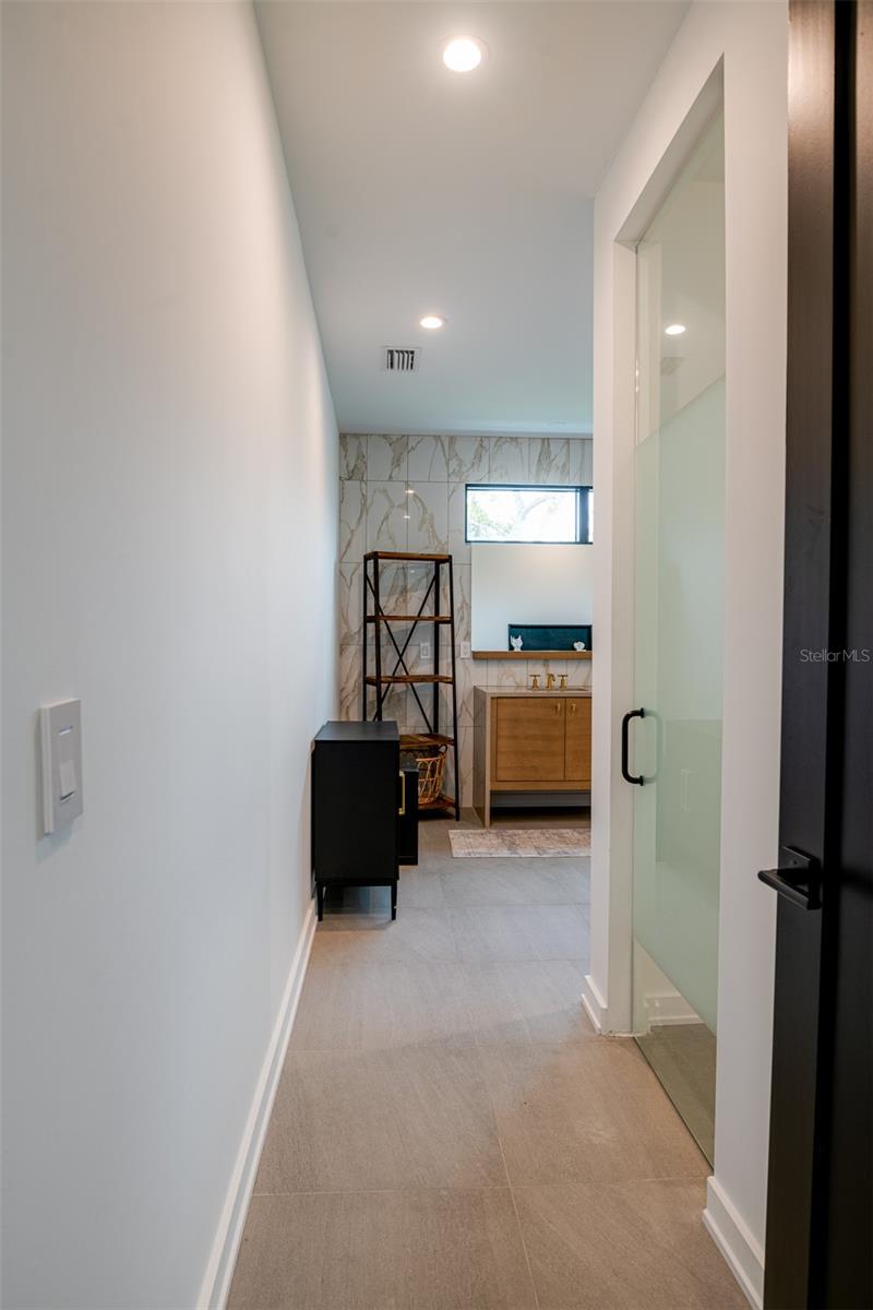 98 W DAVIS BLVD, TAMPA, FL, 33606