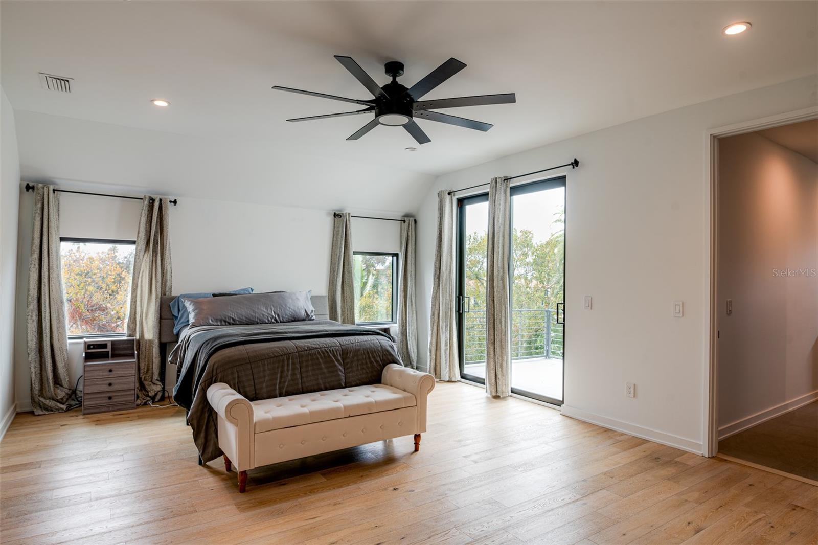 98 W DAVIS BLVD, TAMPA, FL, 33606