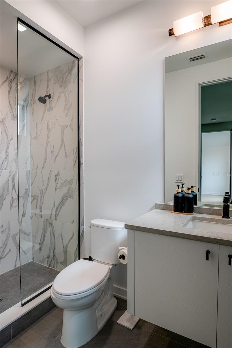 98 W DAVIS BLVD, TAMPA, FL, 33606