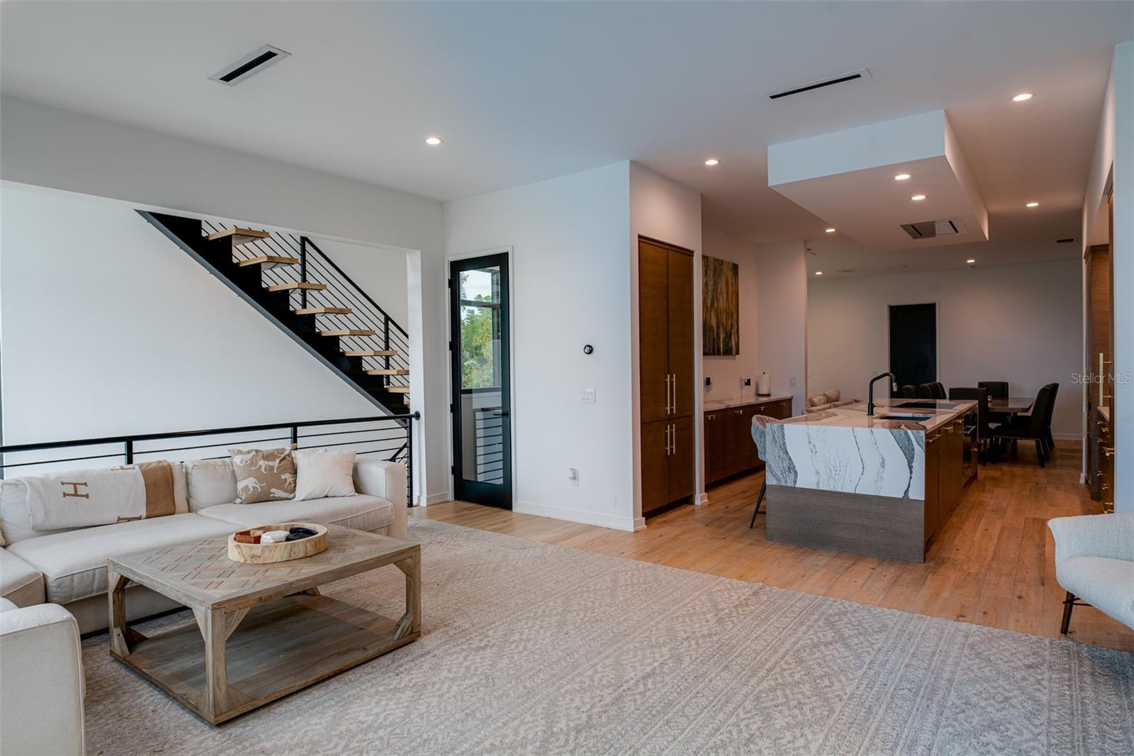 98 W DAVIS BLVD, TAMPA, FL, 33606