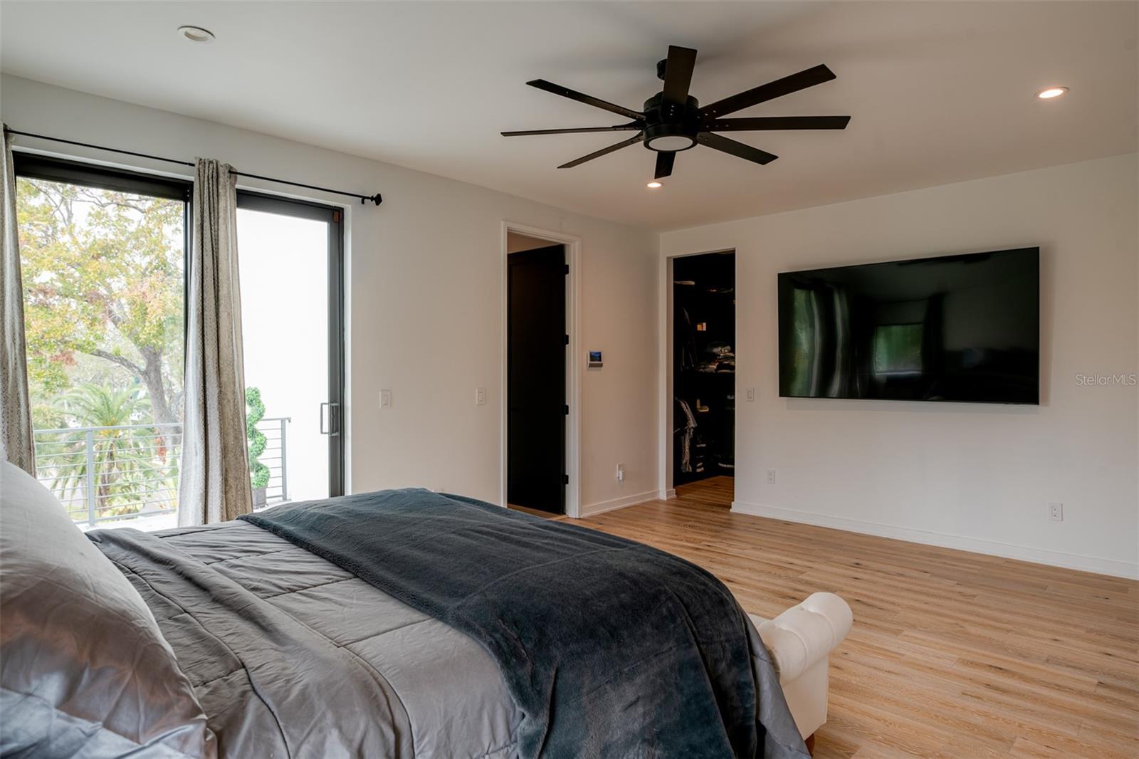 98 W DAVIS BLVD, TAMPA, FL, 33606