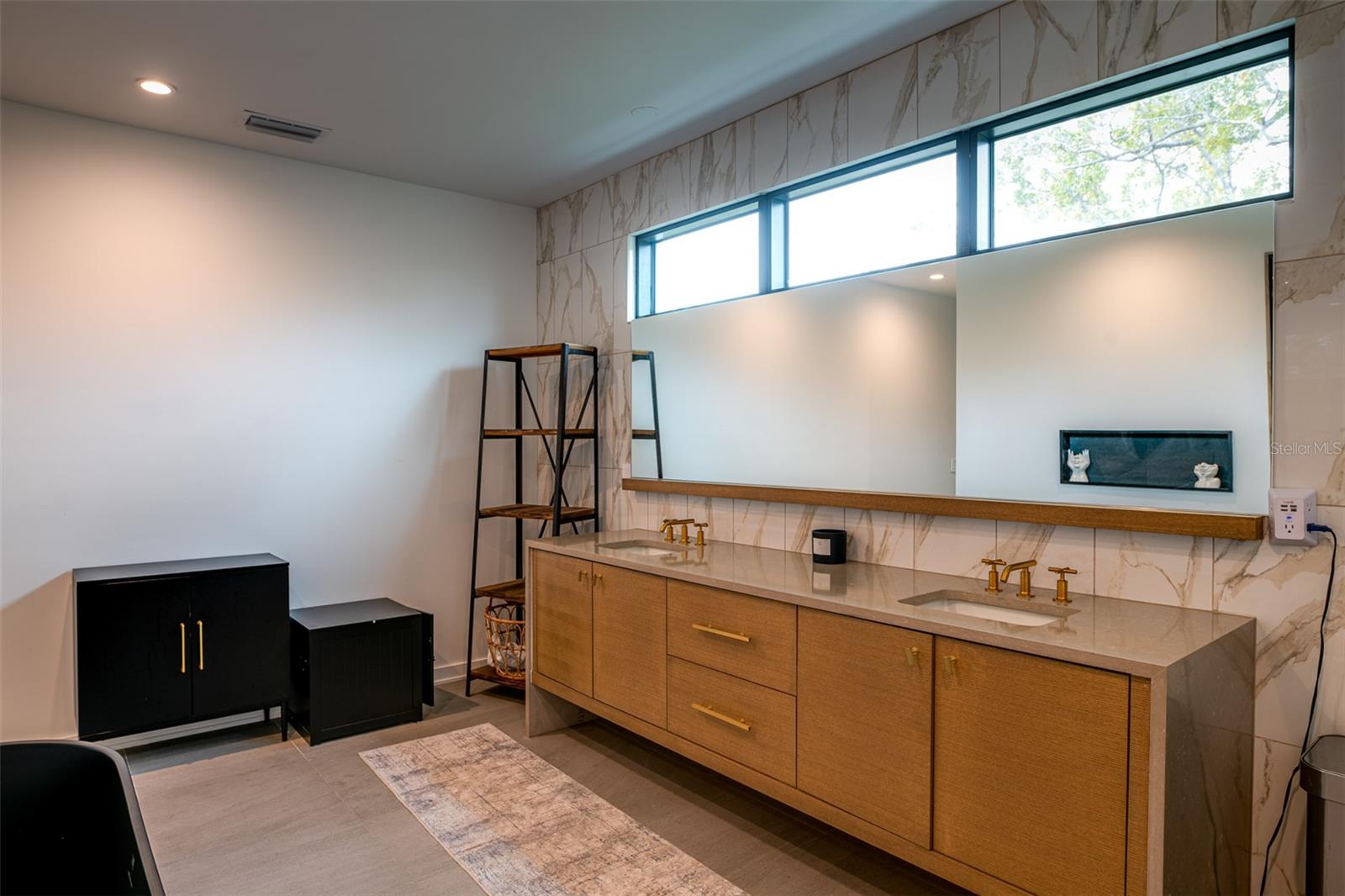 98 W DAVIS BLVD, TAMPA, FL, 33606