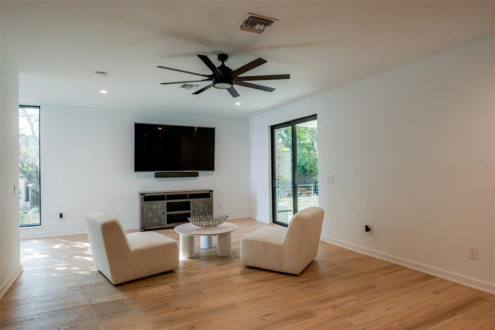 98 W DAVIS BLVD, TAMPA, FL, 33606