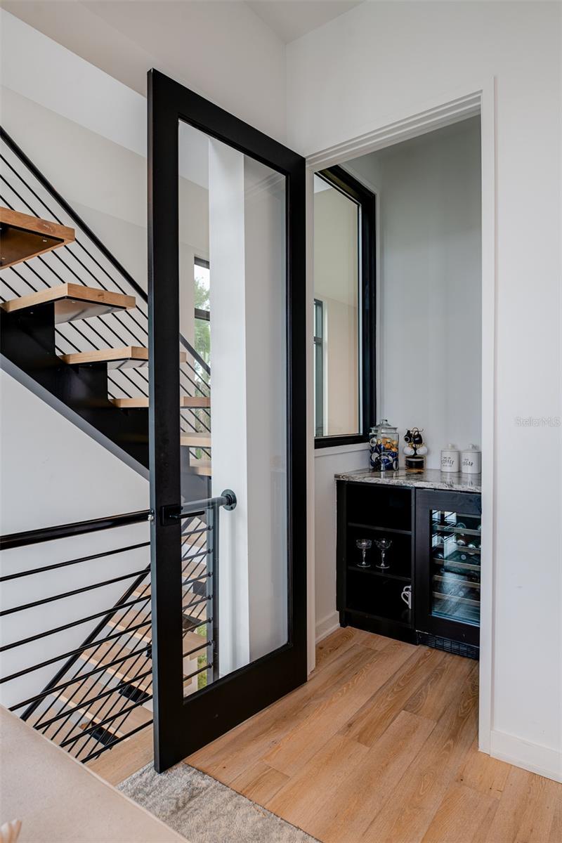 98 W DAVIS BLVD, TAMPA, FL, 33606