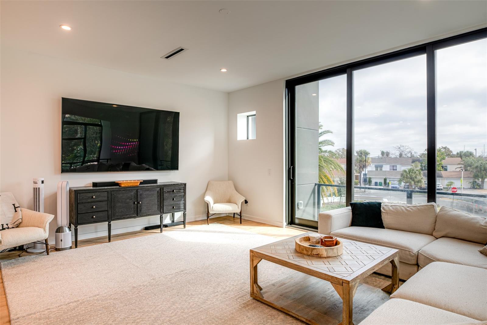 98 W DAVIS BLVD, TAMPA, FL, 33606