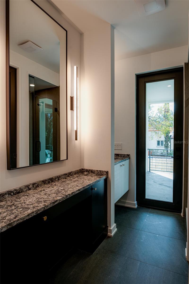 98 W DAVIS BLVD, TAMPA, FL, 33606