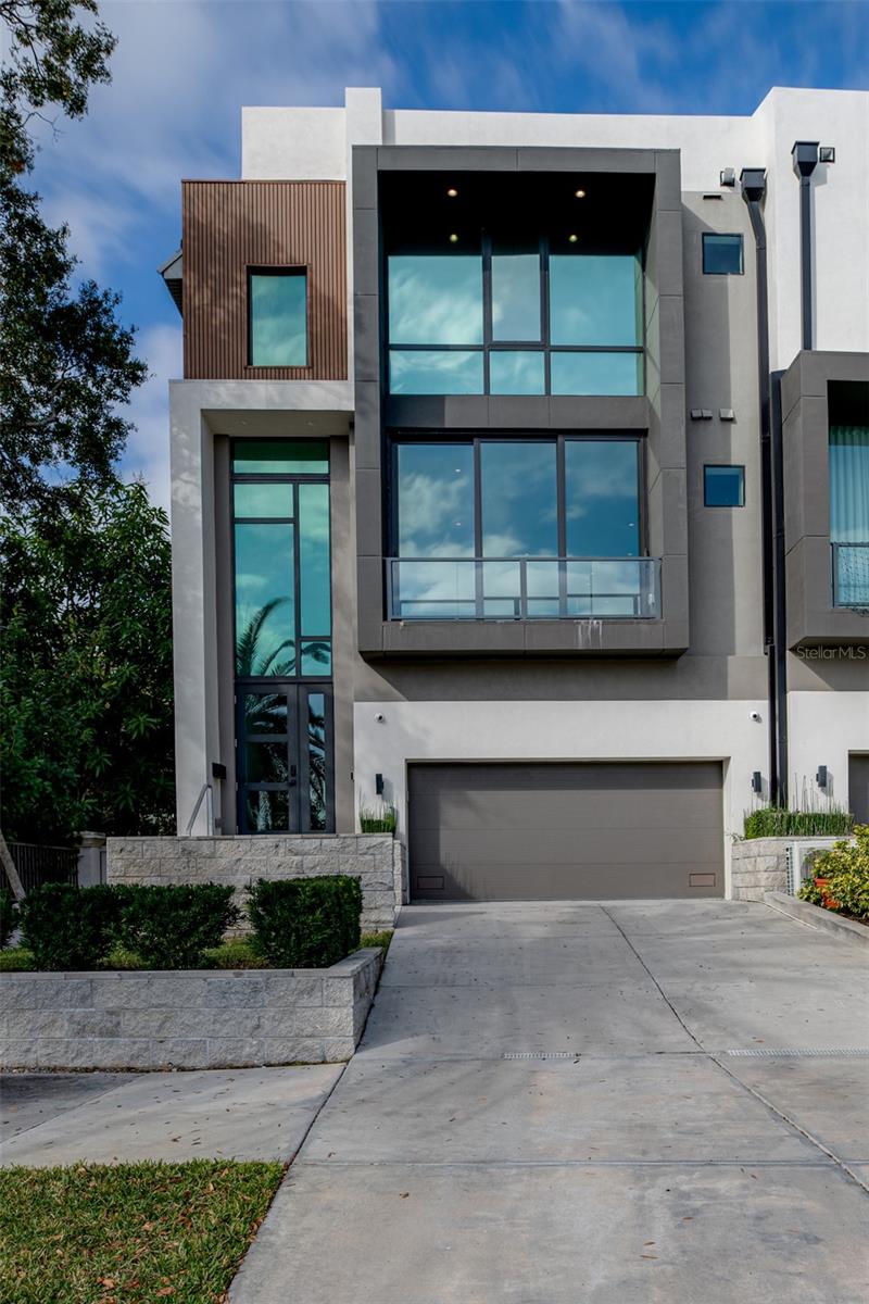 98 W DAVIS BLVD, TAMPA, FL, 33606