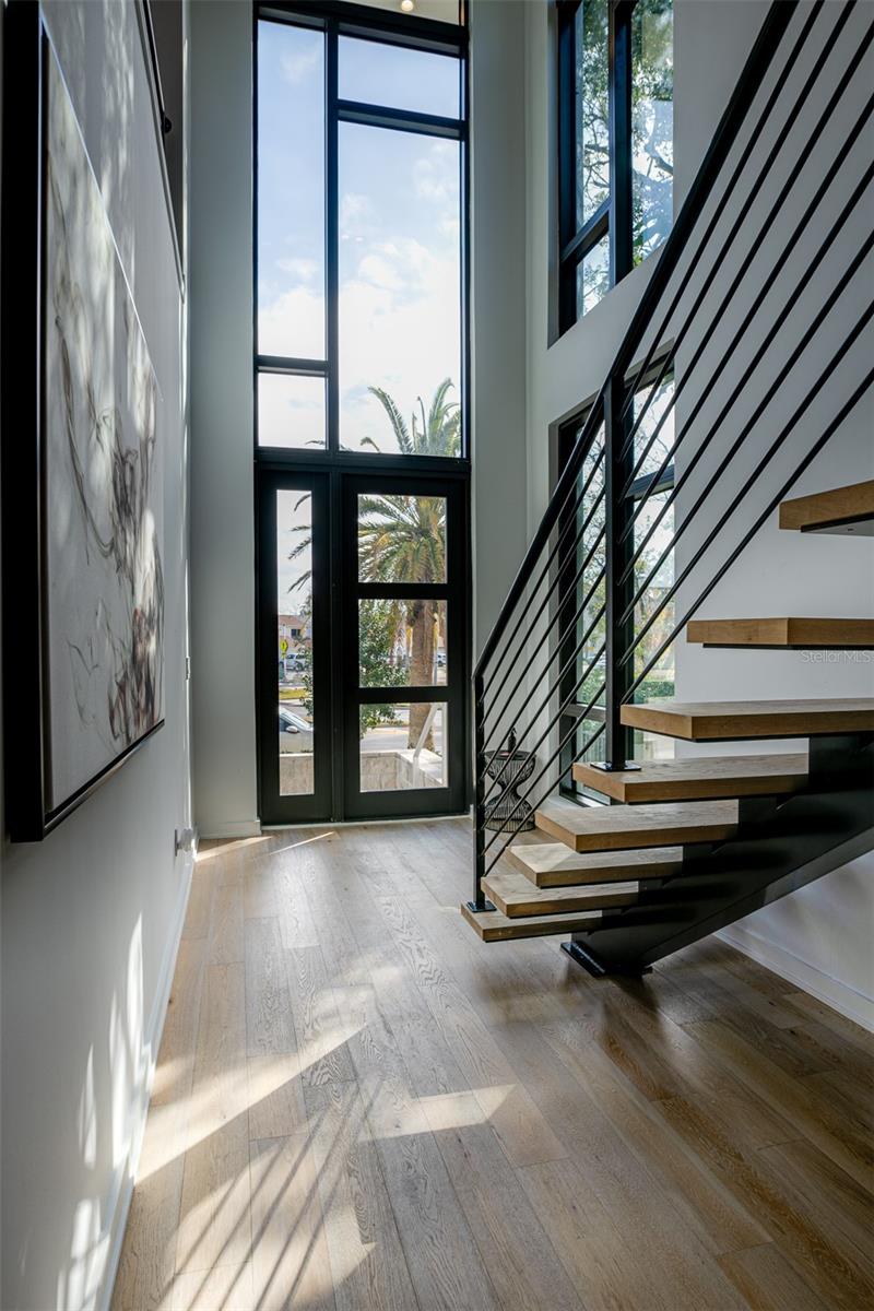 98 W DAVIS BLVD, TAMPA, FL, 33606