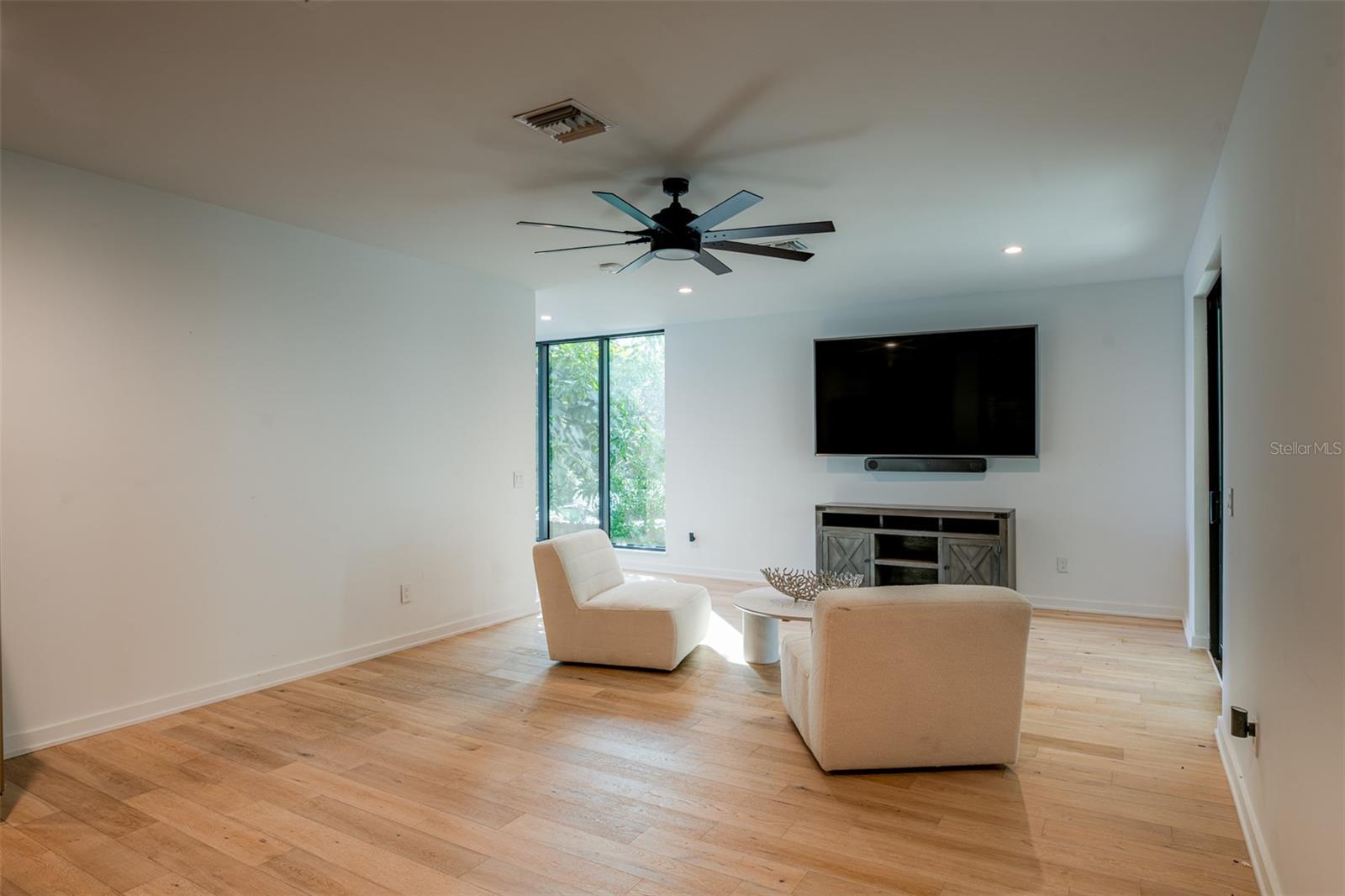 98 W DAVIS BLVD, TAMPA, FL, 33606