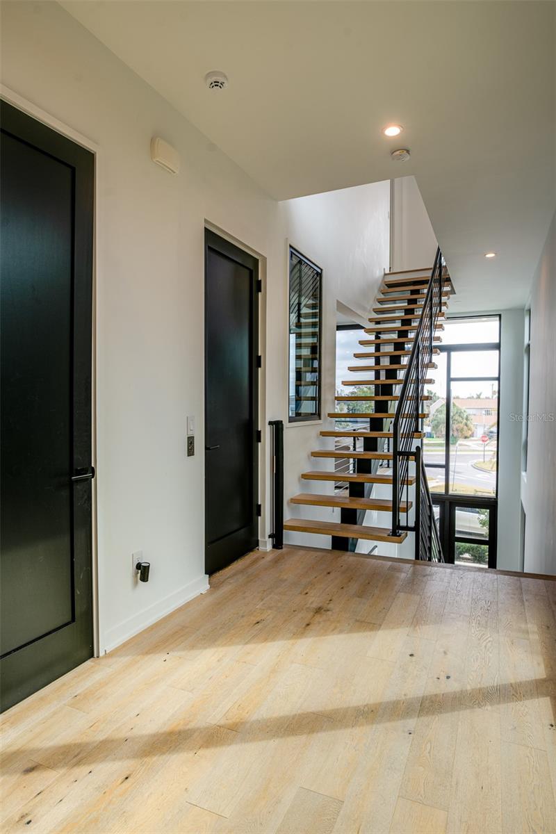 98 W DAVIS BLVD, TAMPA, FL, 33606