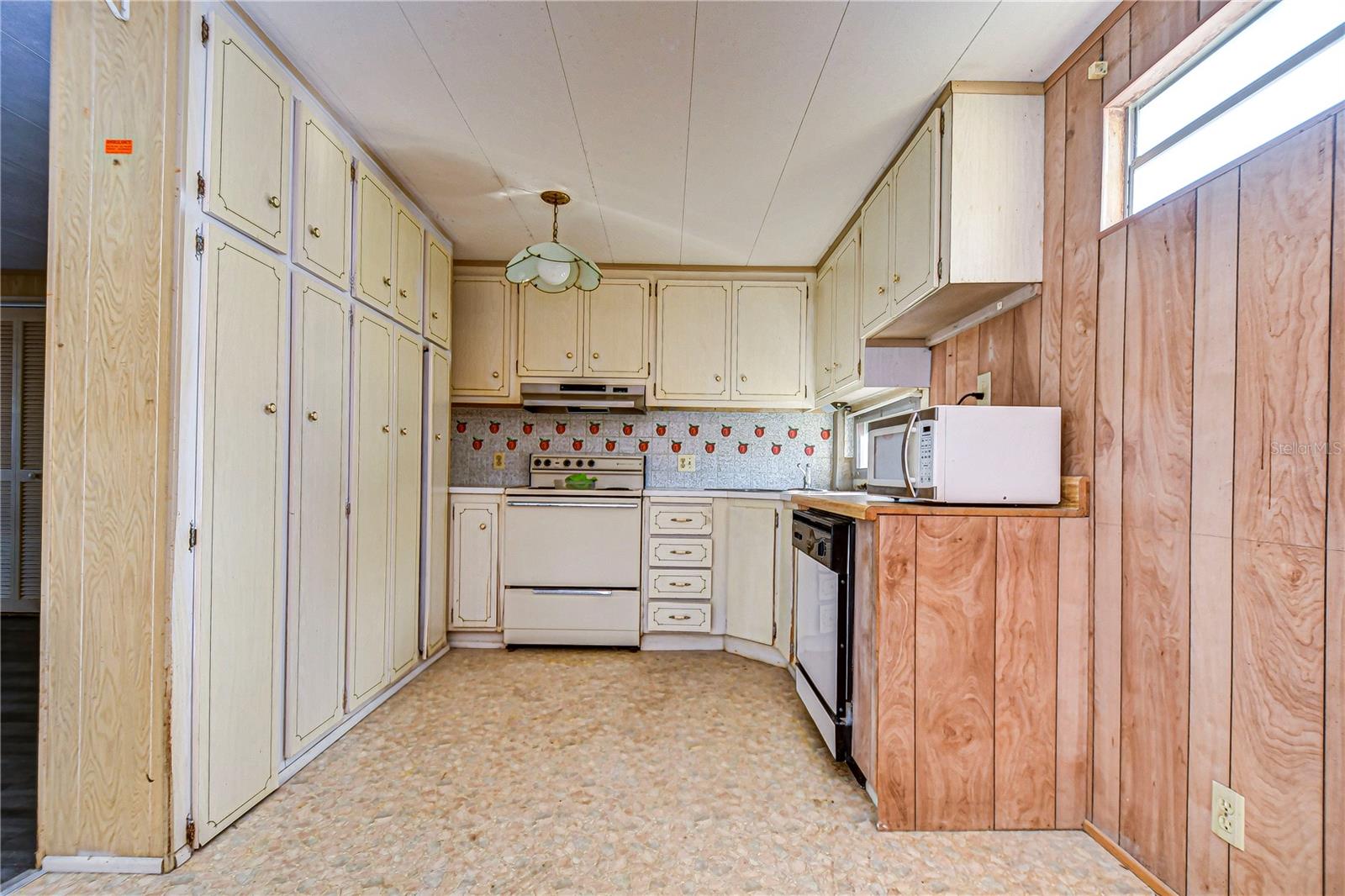 6021 RIDGEWOOD DR, ZEPHYRHILLS, FL, 33542