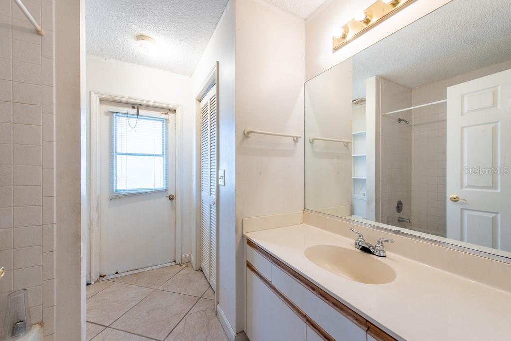 3907 77TH PL E, SARASOTA, FL, 34243