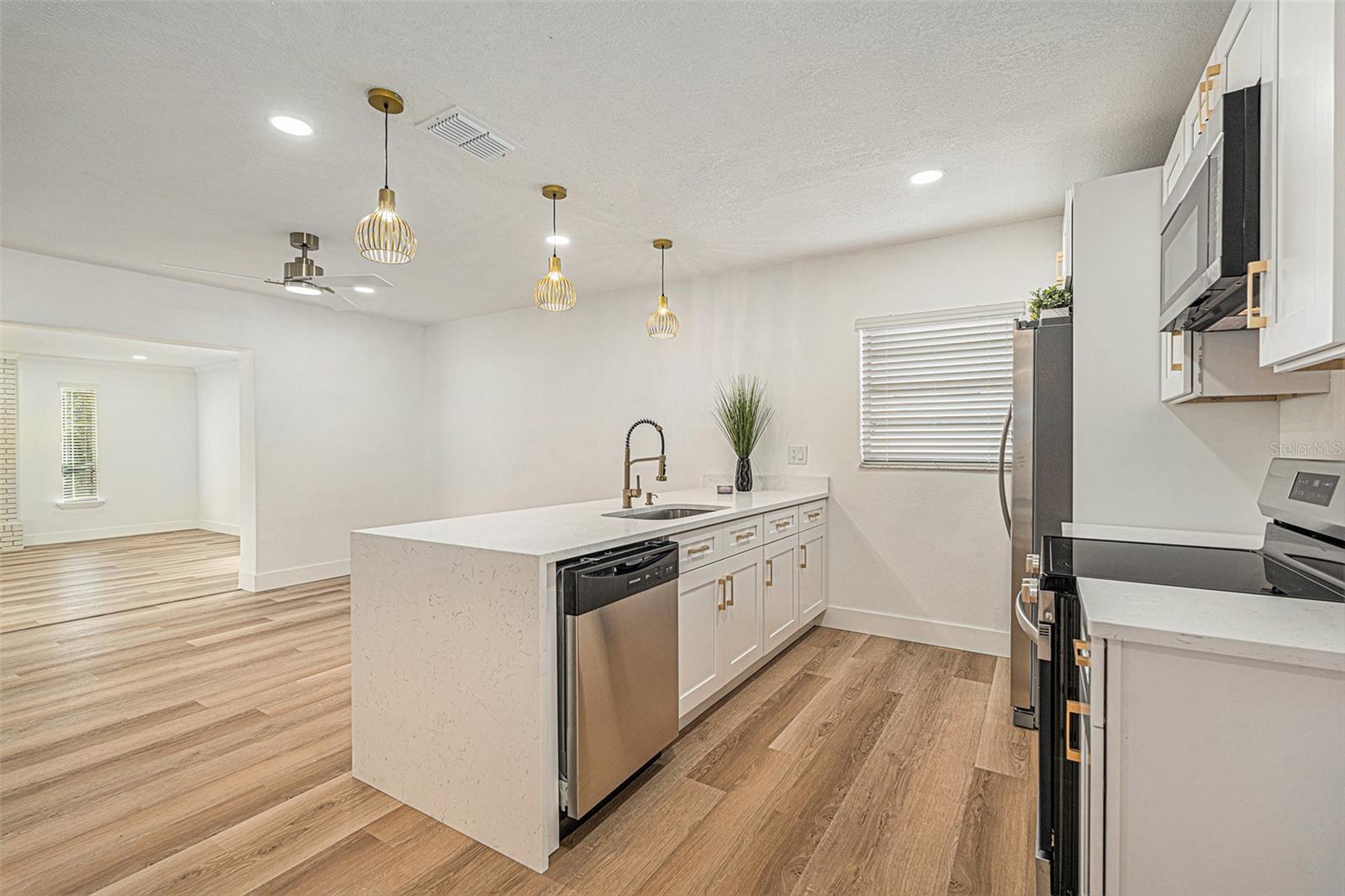 3213 W GROVE ST, TAMPA, FL, 33614