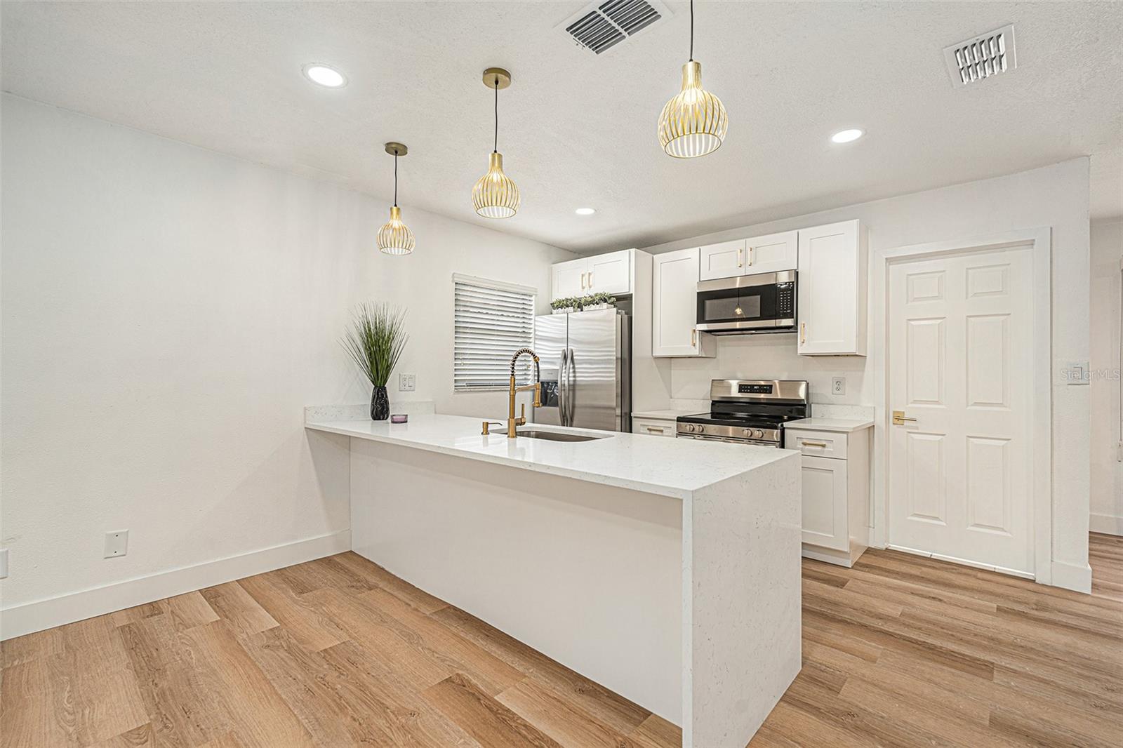 3213 W GROVE ST, TAMPA, FL, 33614