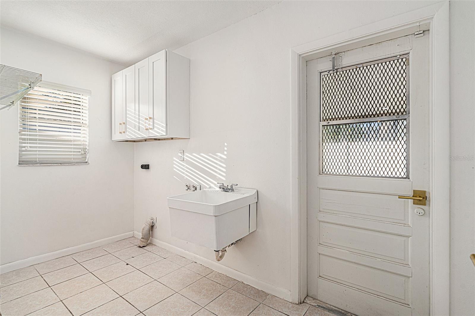 3213 W GROVE ST, TAMPA, FL, 33614