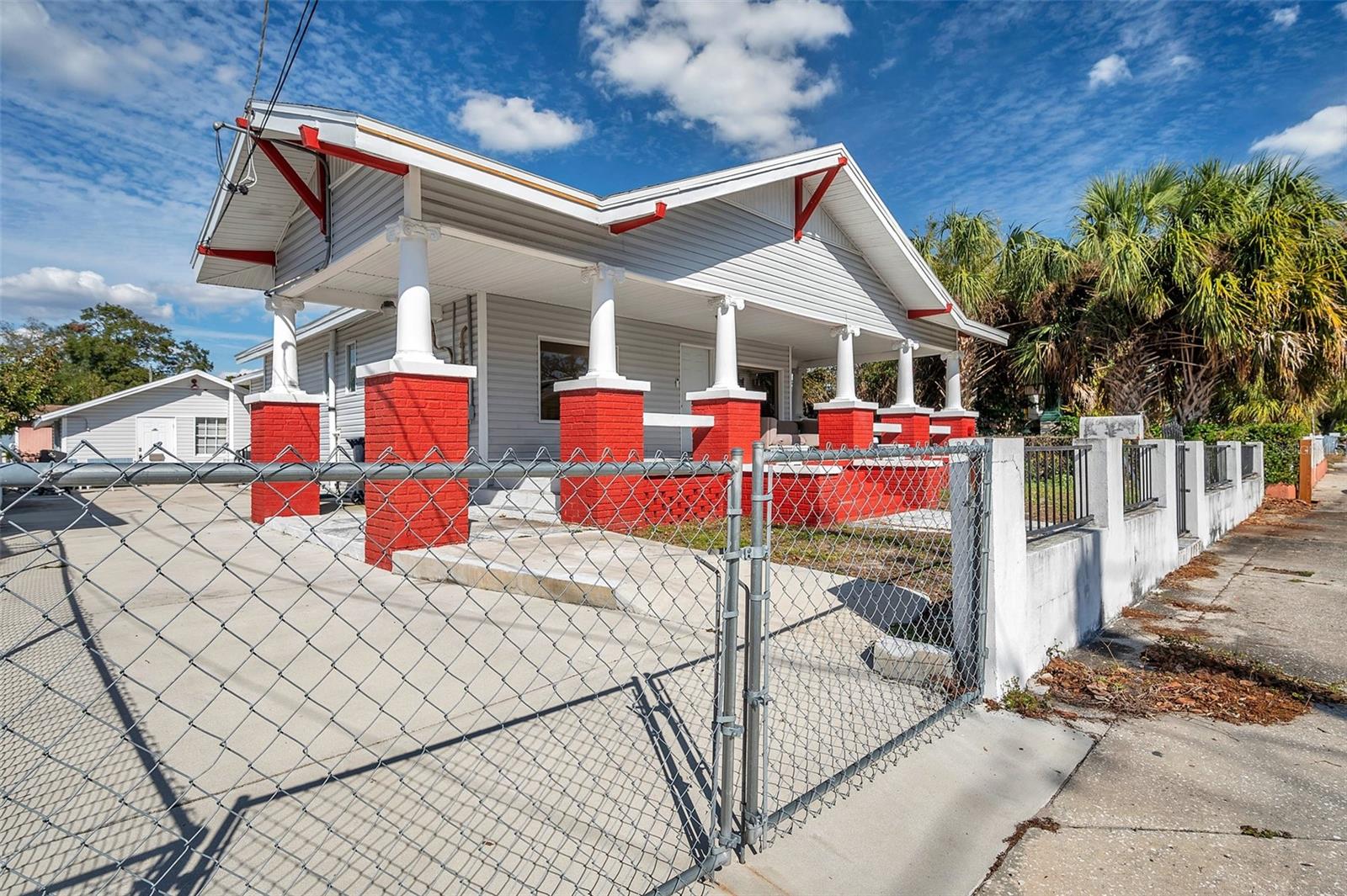 1318 E LOUISE AVE, TAMPA, FL, 33603