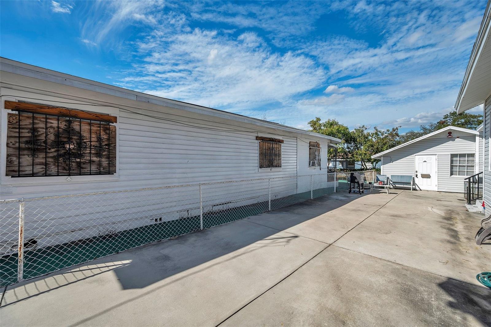 1318 E LOUISE AVE, TAMPA, FL, 33603