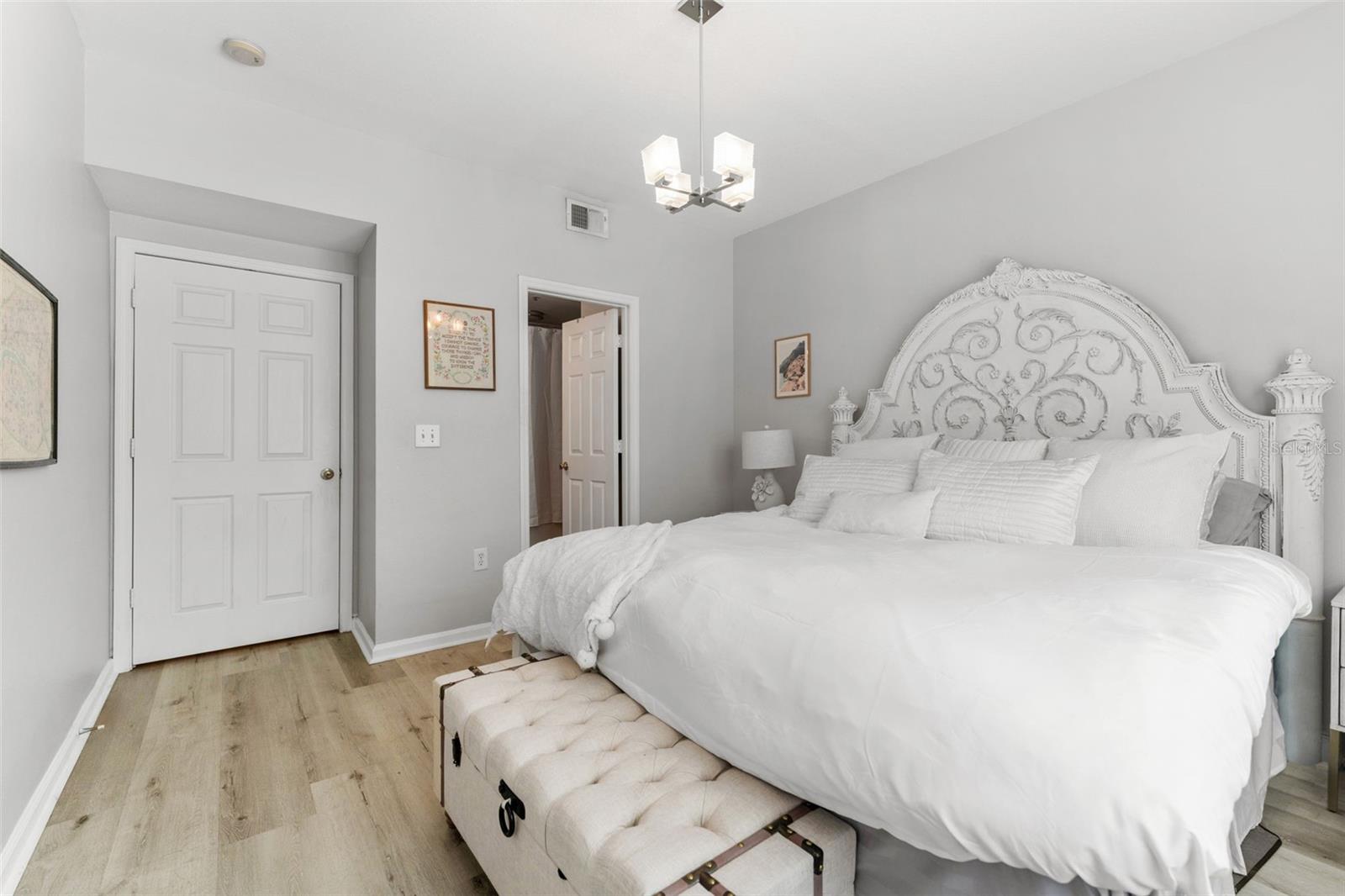 1203 BAY CLUB CIR #1203, TAMPA, FL, 33607