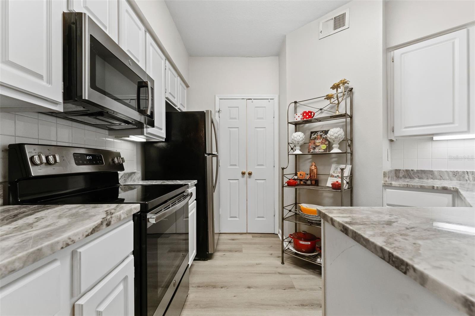 1203 BAY CLUB CIR #1203, TAMPA, FL, 33607