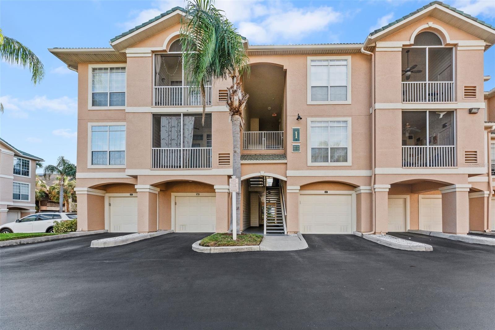 1203 BAY CLUB CIR #1203, TAMPA, FL, 33607
