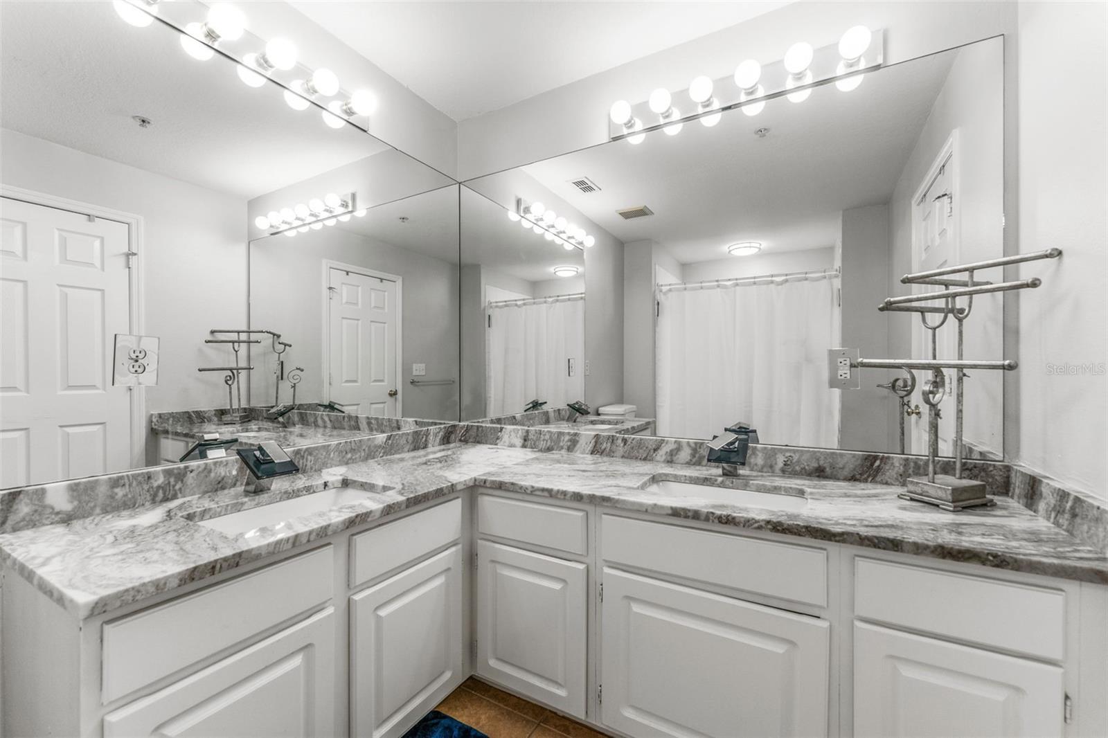 1203 BAY CLUB CIR #1203, TAMPA, FL, 33607